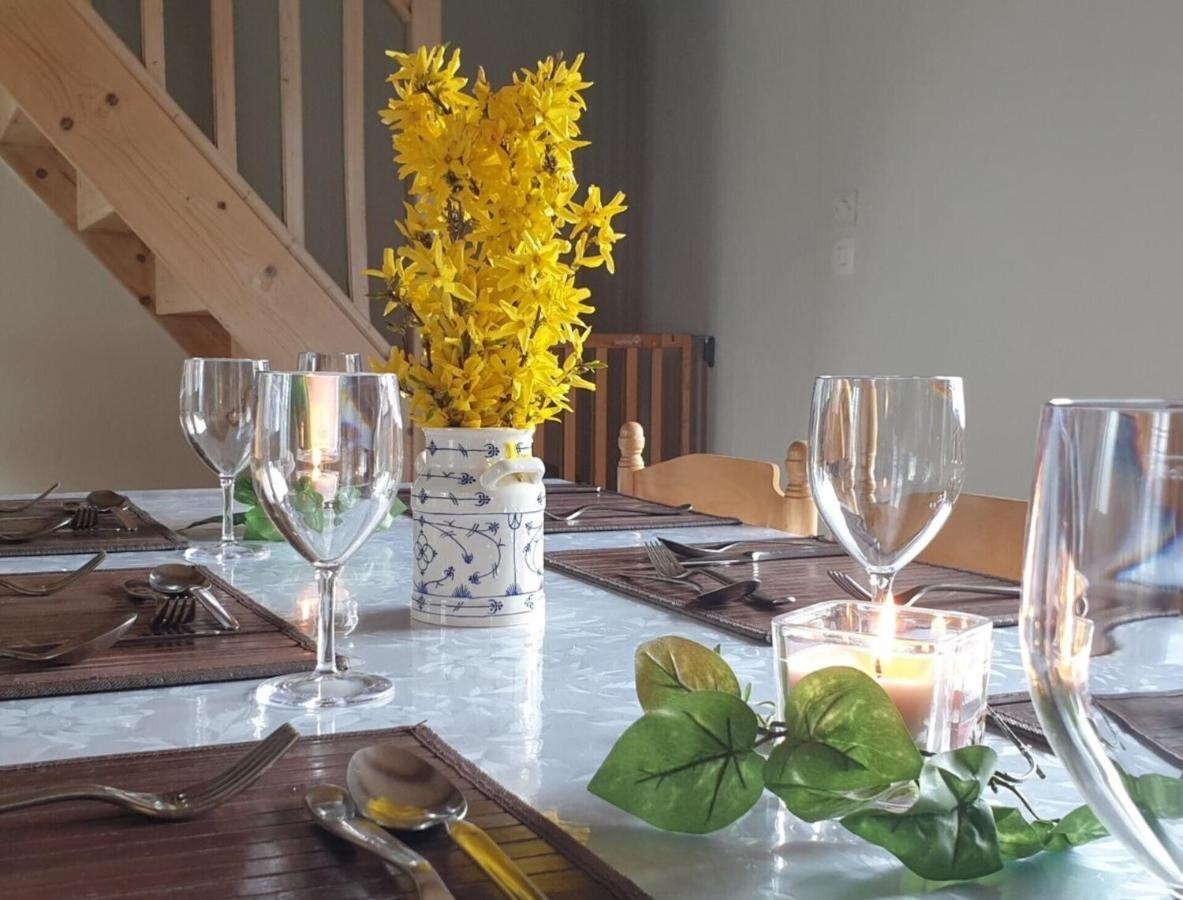 Charming Traditional 2-Bed Cottage Near Plémet Esterno foto