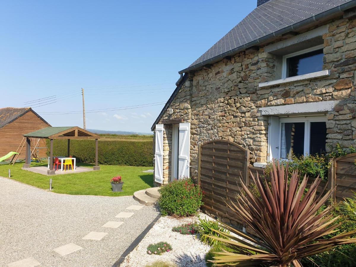 Charming Traditional 2-Bed Cottage Near Plémet Esterno foto