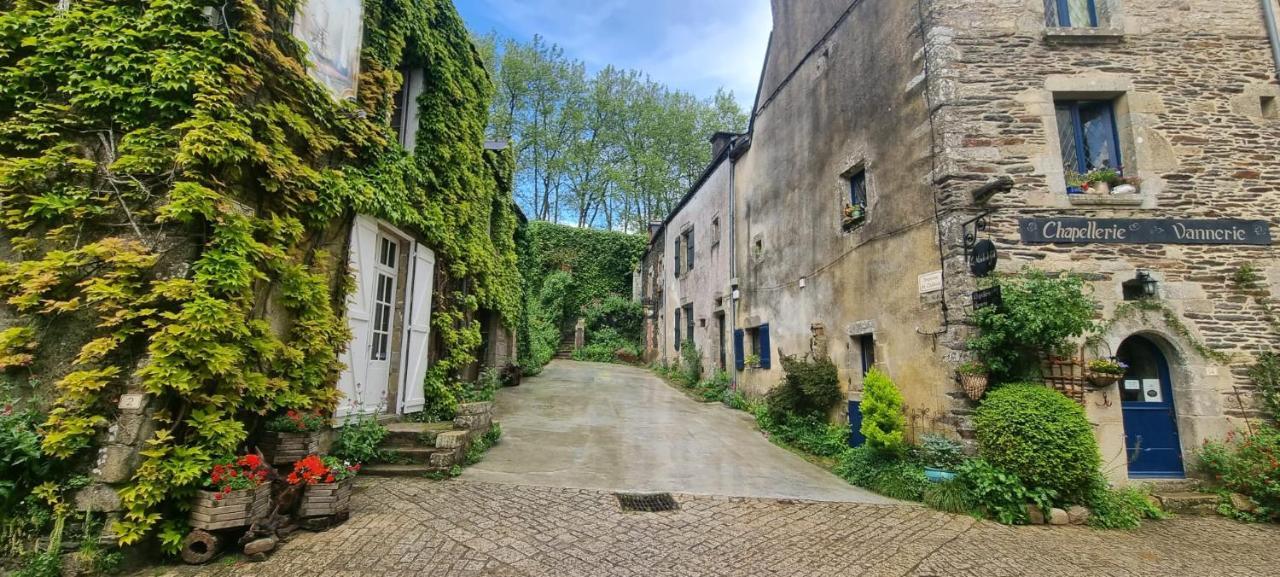 Charming Traditional 2-Bed Cottage Near Plémet Esterno foto