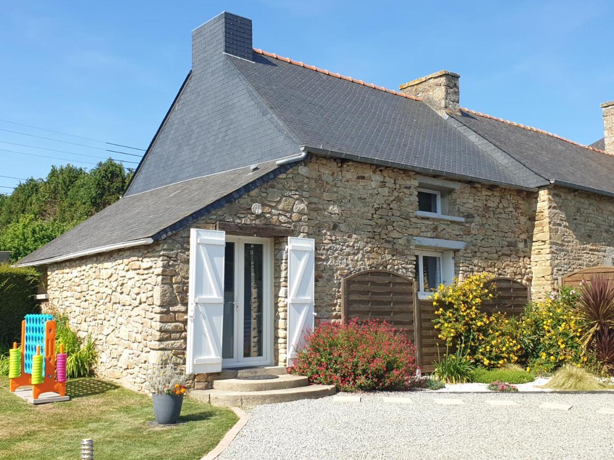 Charming Traditional 2-Bed Cottage Near Plémet Esterno foto